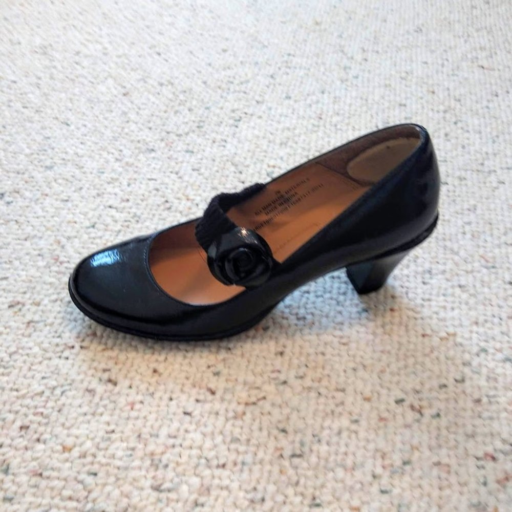 Black Close-toed Kitten Heal Size 7.5